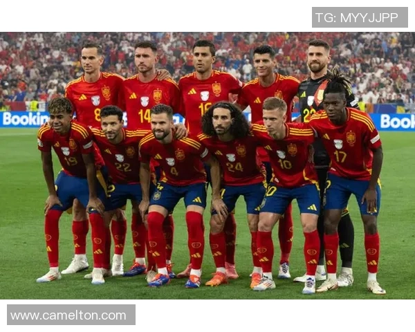 重庆足球队在世界杯预选赛中以54分稳居积分榜首位展现强劲实力